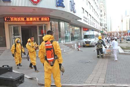 烏魯木齊一醫(yī)院二氧化氯泄漏 消防人員佩防化服排險(xiǎn)